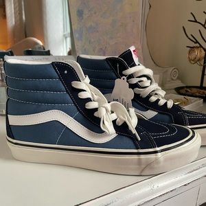 Vans hi tops men’s 8.5 or women’s 10